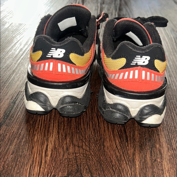 New Balance 9060 DTLR 'Fire Sign', little kids size 12 shoes READ DESCRIPTION - Picture 3 of 8